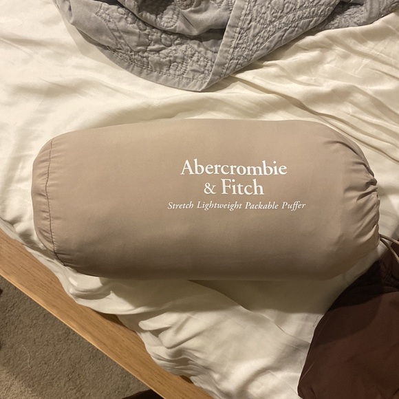 A&F - Lightweight Packable Stretch Puffer - Picture 11 of 11